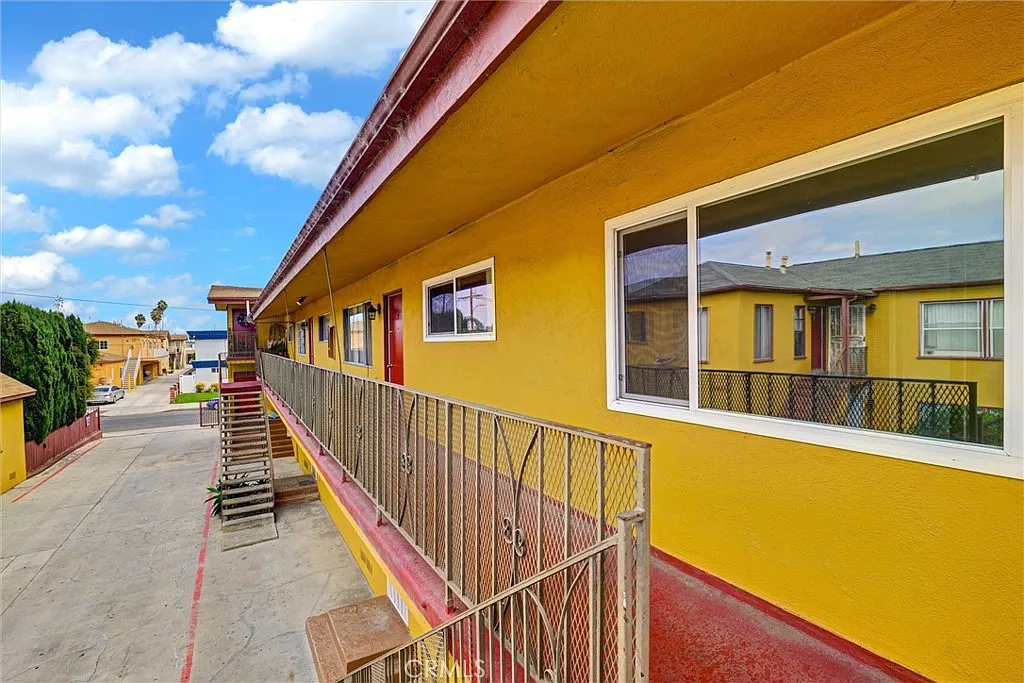 2 bed, 690 sqft, $2,350 — Photo 3