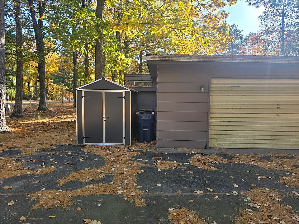 16th image of 934 Spruce Ln #12