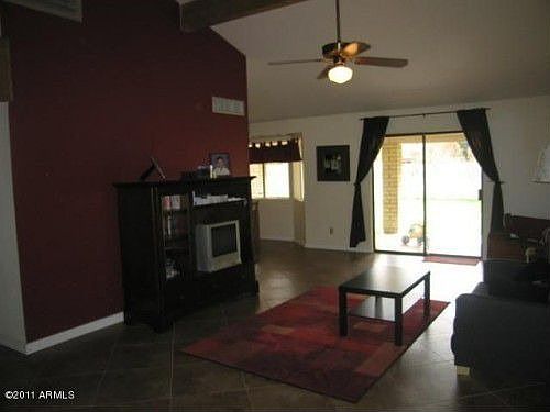 4th image of 921 E Driftwood Dr