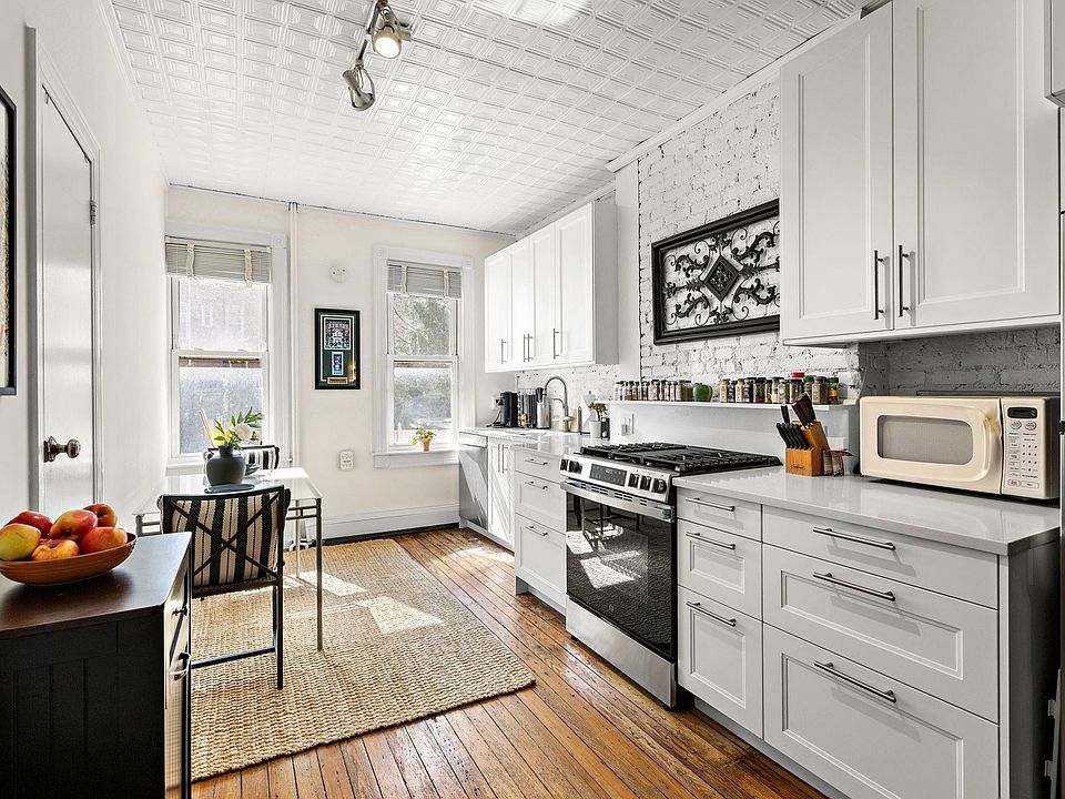 1st image of 351 8th St APT 1R