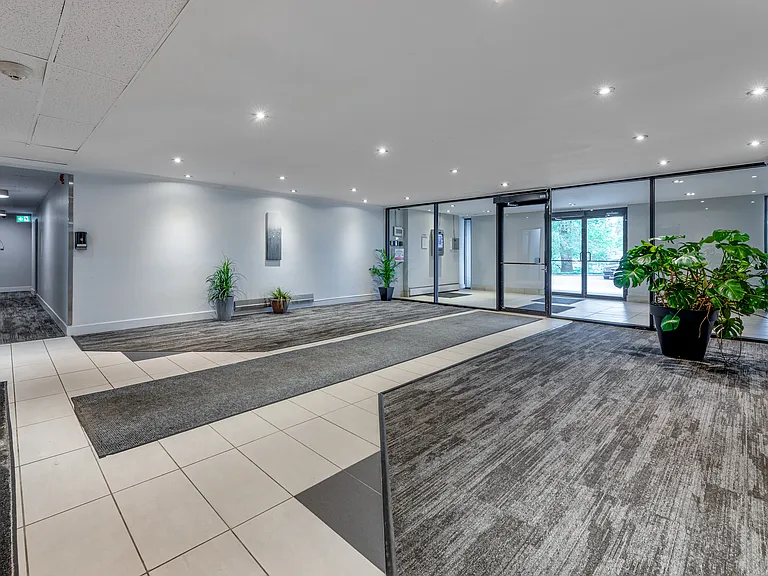 520 Mornington Ave — Photo 12