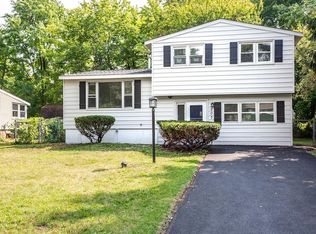 207 Wells Ave W, North Syracuse, NY 13212