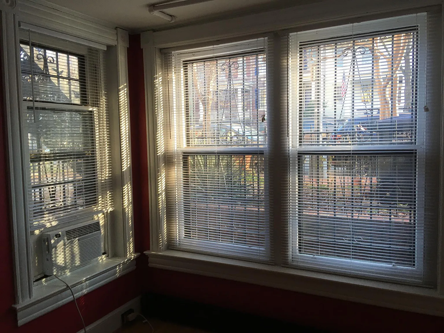 640 E St NE — Photo 3