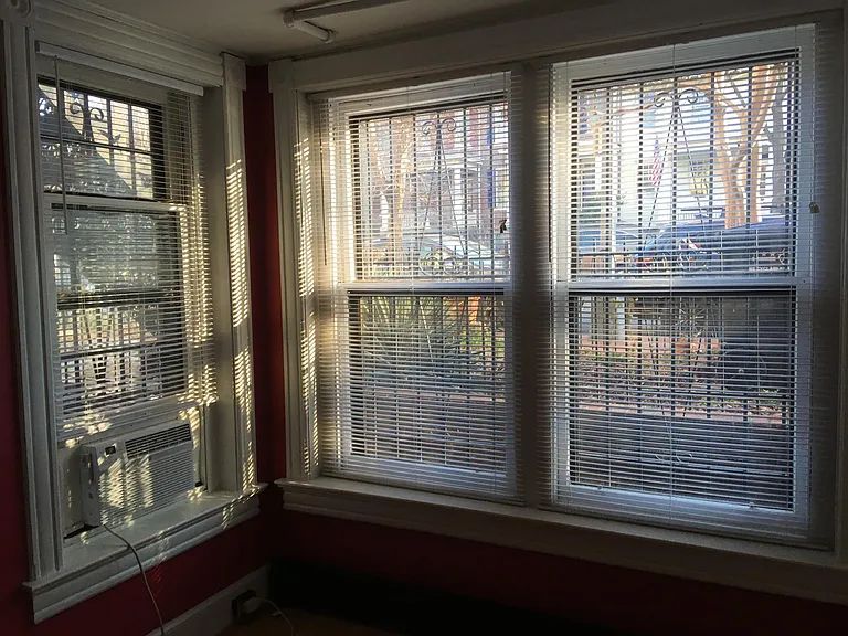 640 E St NE #B — Photo 3