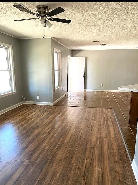 4 bed, 1971 sqft, $1,895 — Photo 4