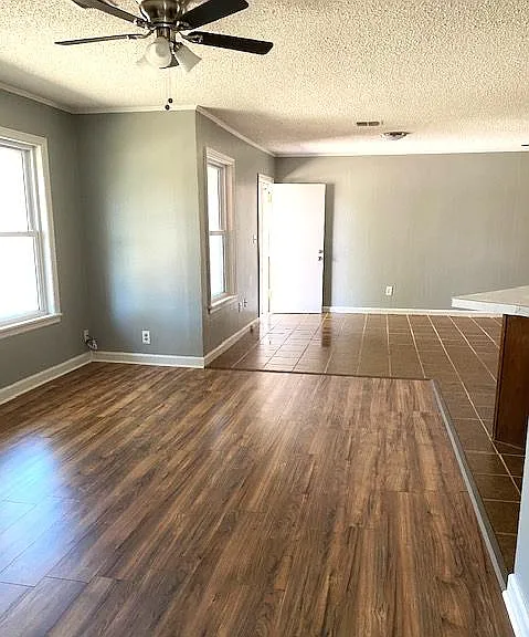 2108 Vine St — Photo 4