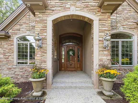 5th image of 2471 Overglen Ct
