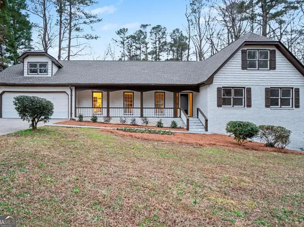 5464 Breathitt Dr SW, Lilburn, GA 30047