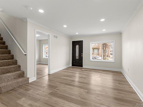 5th image of 4535 Mead St