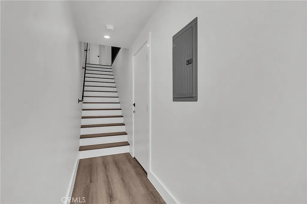 3 bed, 2300 sqft, $3,995 — Photo 3