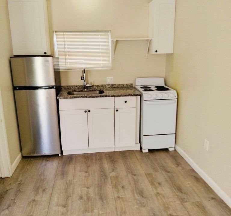 2nd image of 511 N 2nd St APT 5