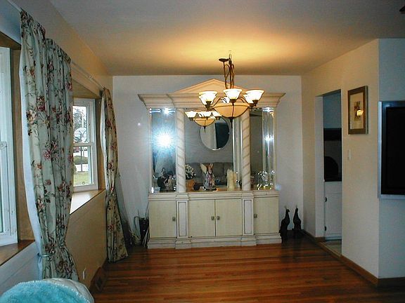 3rd image of 2340 Fernwood Dr