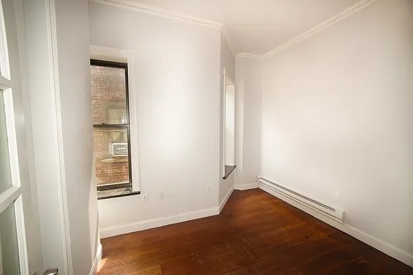 Bedroom, photo 1