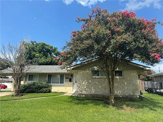3 bed, 2.0 bath, 1250 sqft, $2,025 — Photo 2