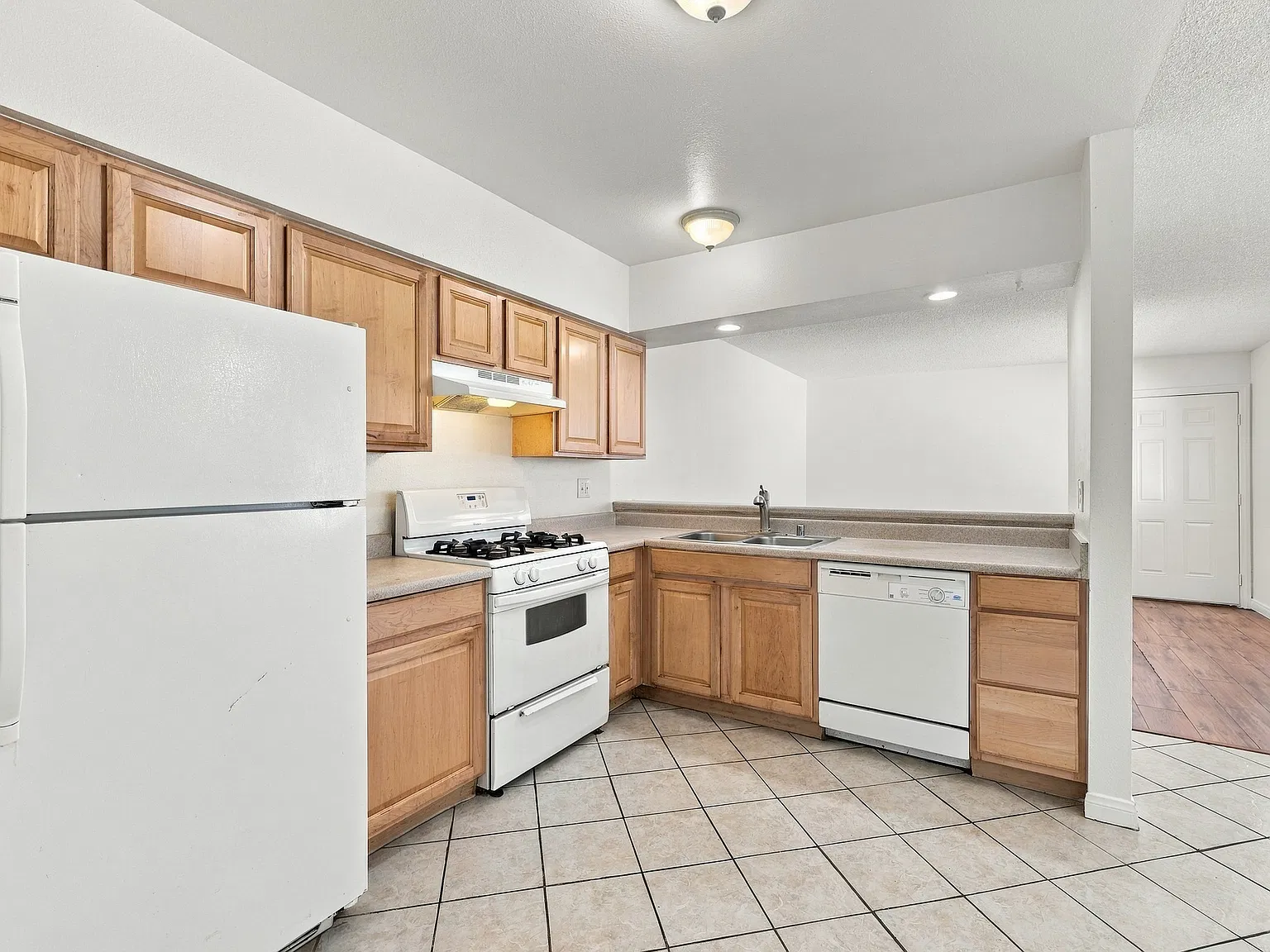 4248 Tara C — Photo 2