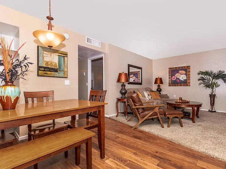 Broadway Proper Apartment ** One Month Free**W/D Included — Photo 24