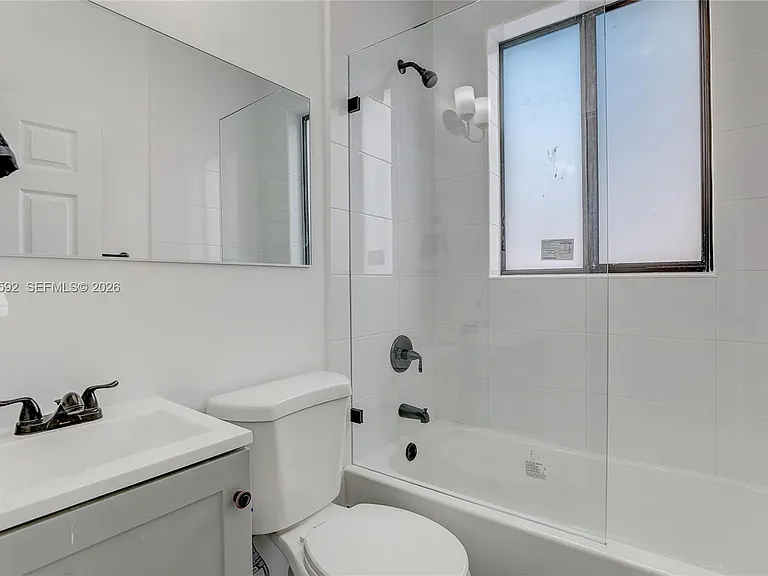 1553 SW 7th St #15 — Photo 7
