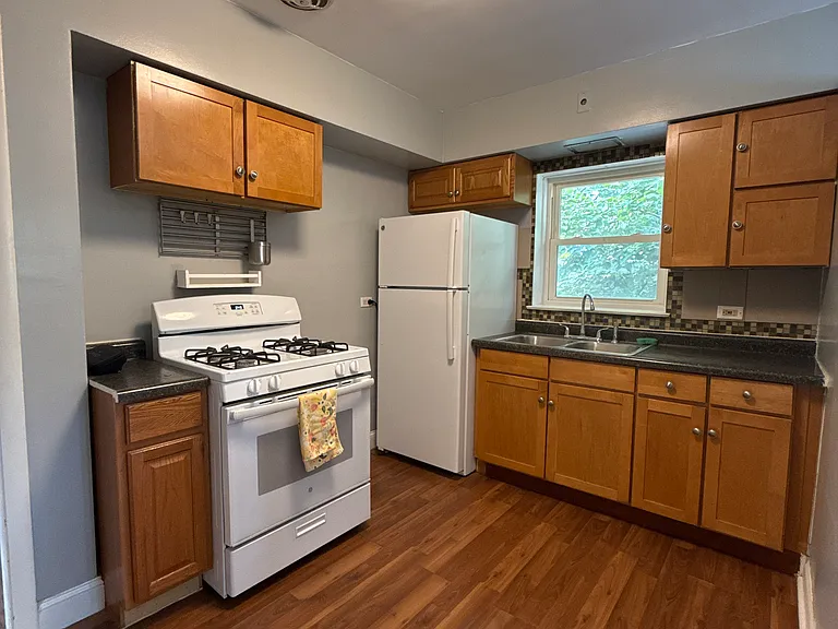 100 Forest Ave #2 — Photo 8