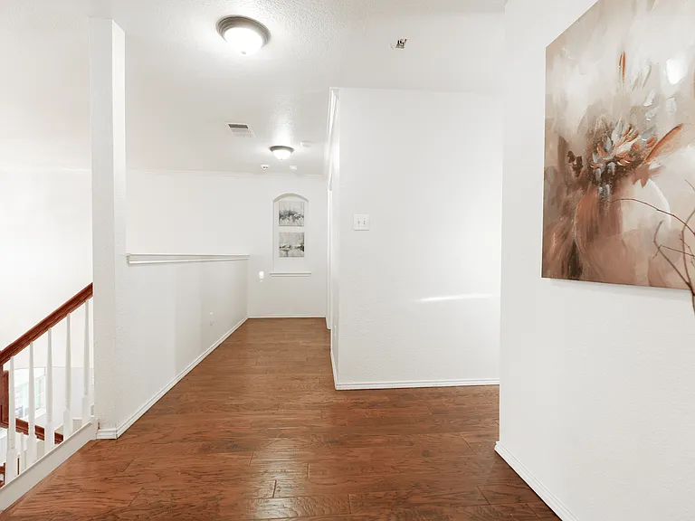 Upstairs landing with art niche