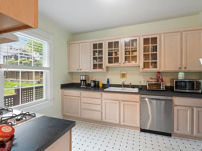 613 Elm St — Photo 10