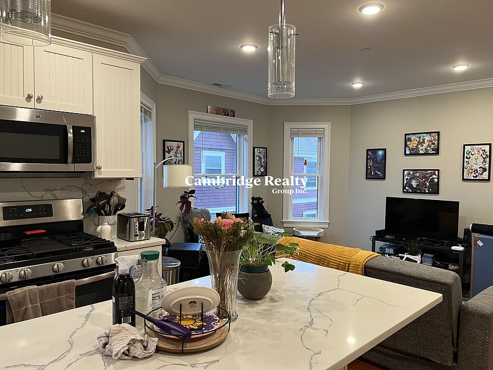 1st image of 118 Holland St #3T