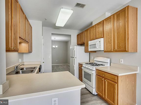 5th image of 502 King Farm Blvd APT 304