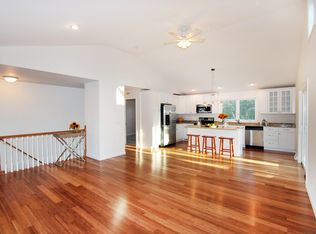 31 Carter Dr, Portsmouth, RI 02871