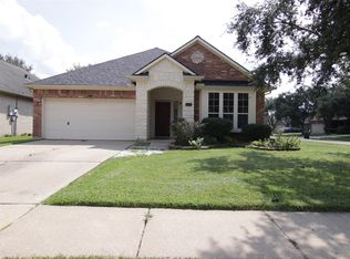 2715 Hidden Bay Ct, Pearland, TX 77584