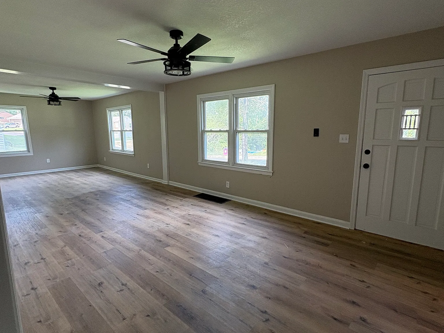 3 bed, 1130 sqft, $1,700 — Photo 2