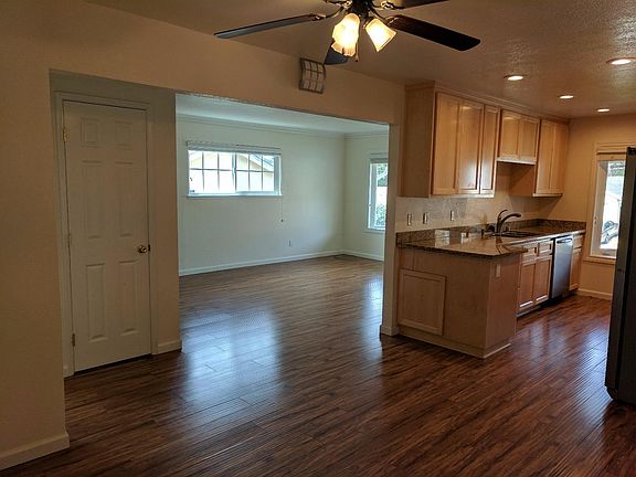 5th image of 4902 Dickinson Dr
