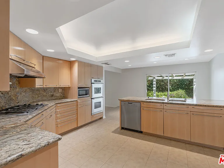23454 Park Hermosa — Photo 10