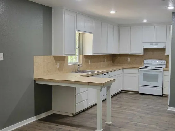 105 N Bowie St, Jacksboro, TX 76458