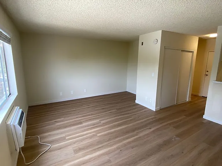 10231 Pinewood Ave — Photo 2