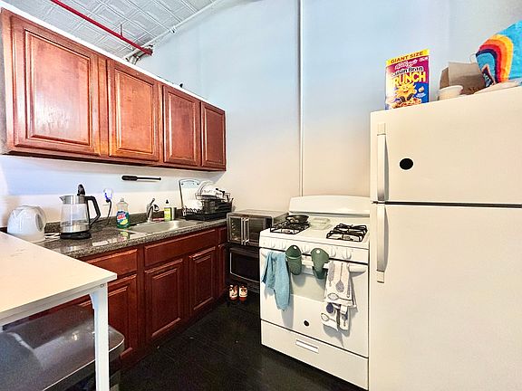 3rd image of 248 McKibben St #1Y