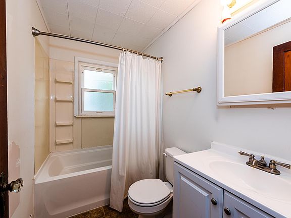 5th image of 1816 Langley Ave #1