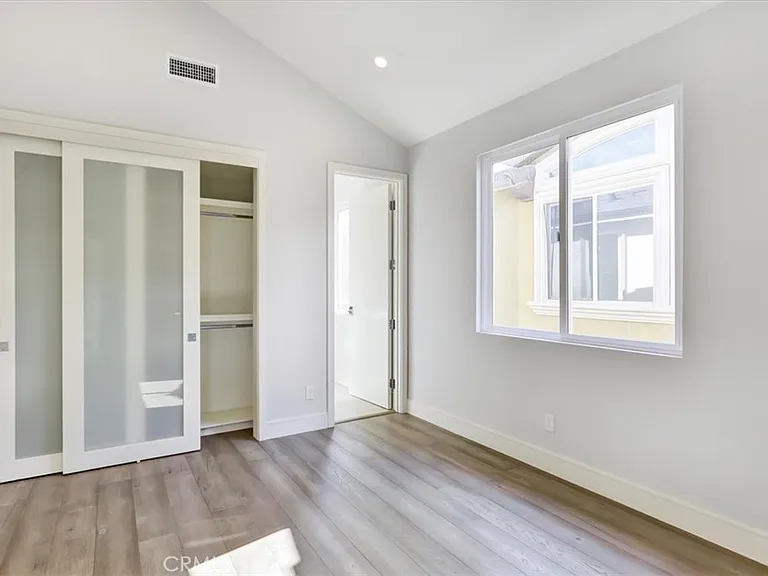 1908 Perry Ave #B — Photo 12