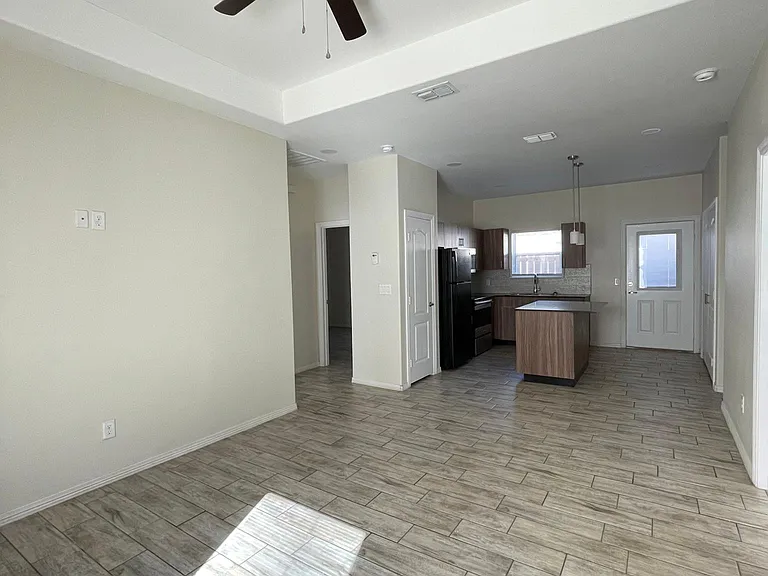 1802 Cortlandt St #1 — Photo 6