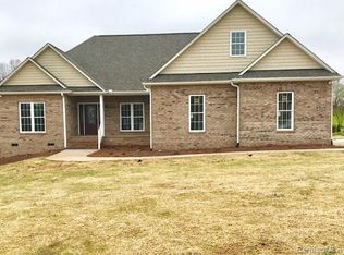 916 Clear Creek Cir, Lincolnton, NC 28092
