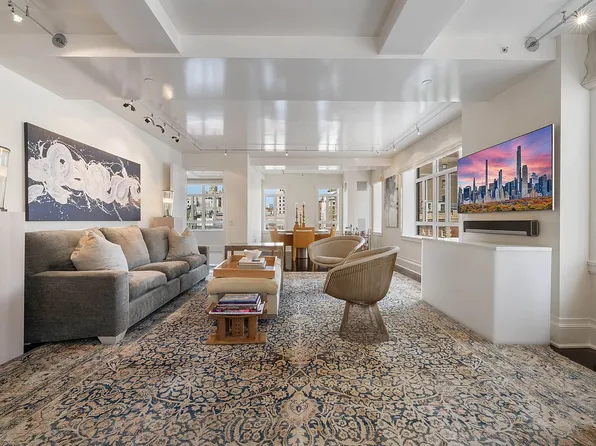 21 E 61st St APT 8F, New York, NY 10065