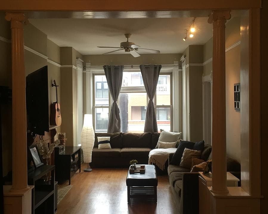 1st image of 855 N Damen Ave APT 2