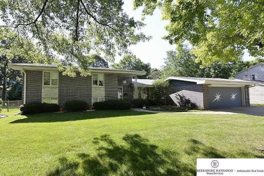 1st image of 827 Dillon Dr