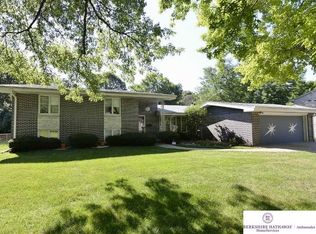 827 Dillon Dr, Omaha, NE 68132