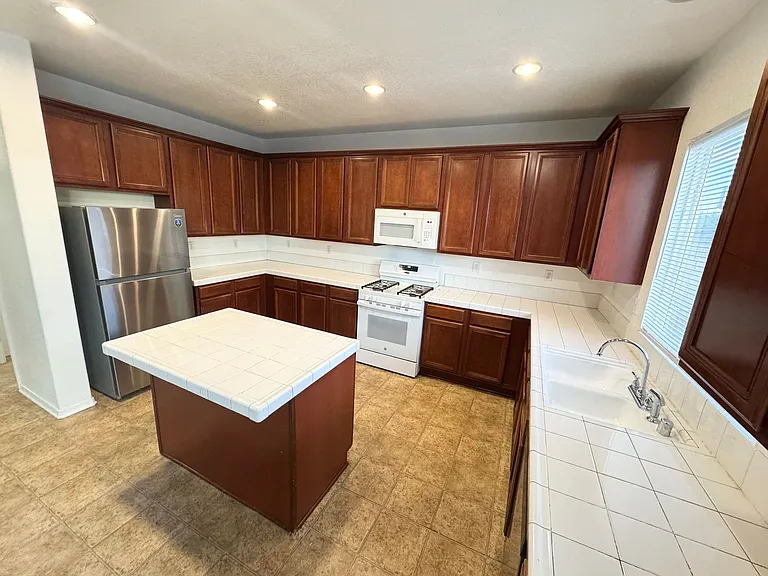 44341 Camellia St — Photo 8