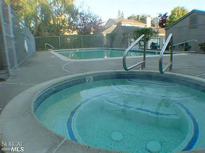 425 Mission Blvd — Photo 3