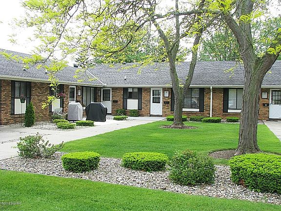 2nd image of 19 Old Mill Dr Unit 24
