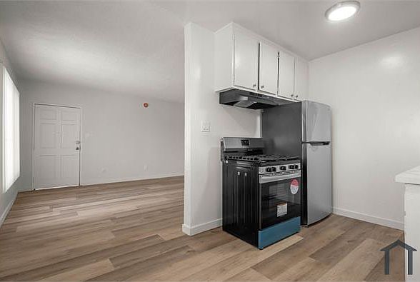 1st image of 634 W 92nd St APT 10