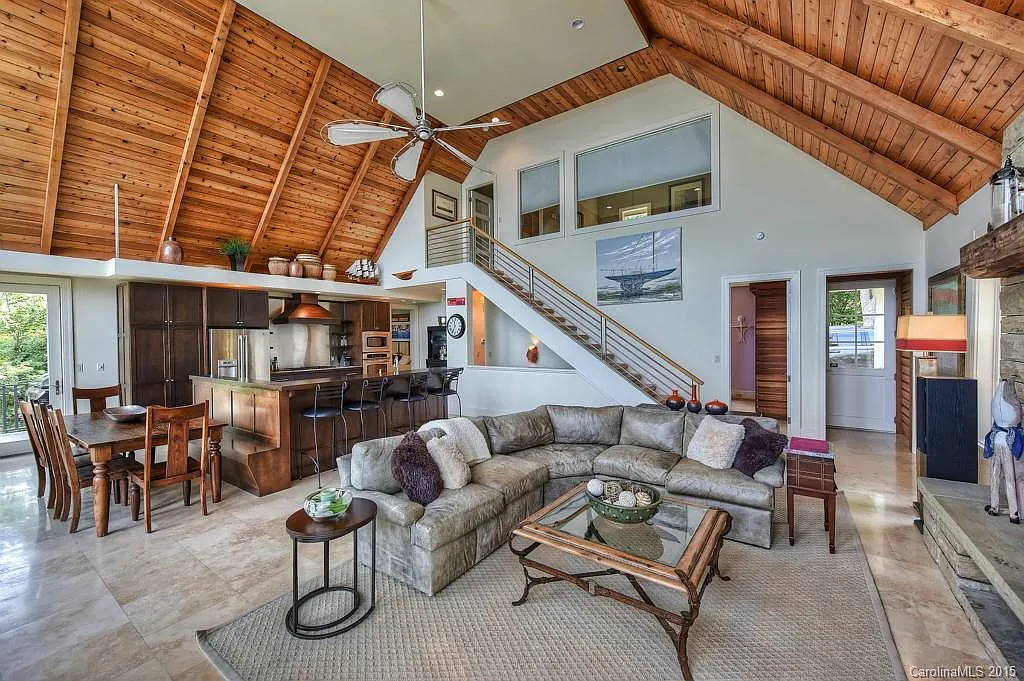 3 bed, 4.5 bath, 4033 sqft, $7,800 — Photo 4