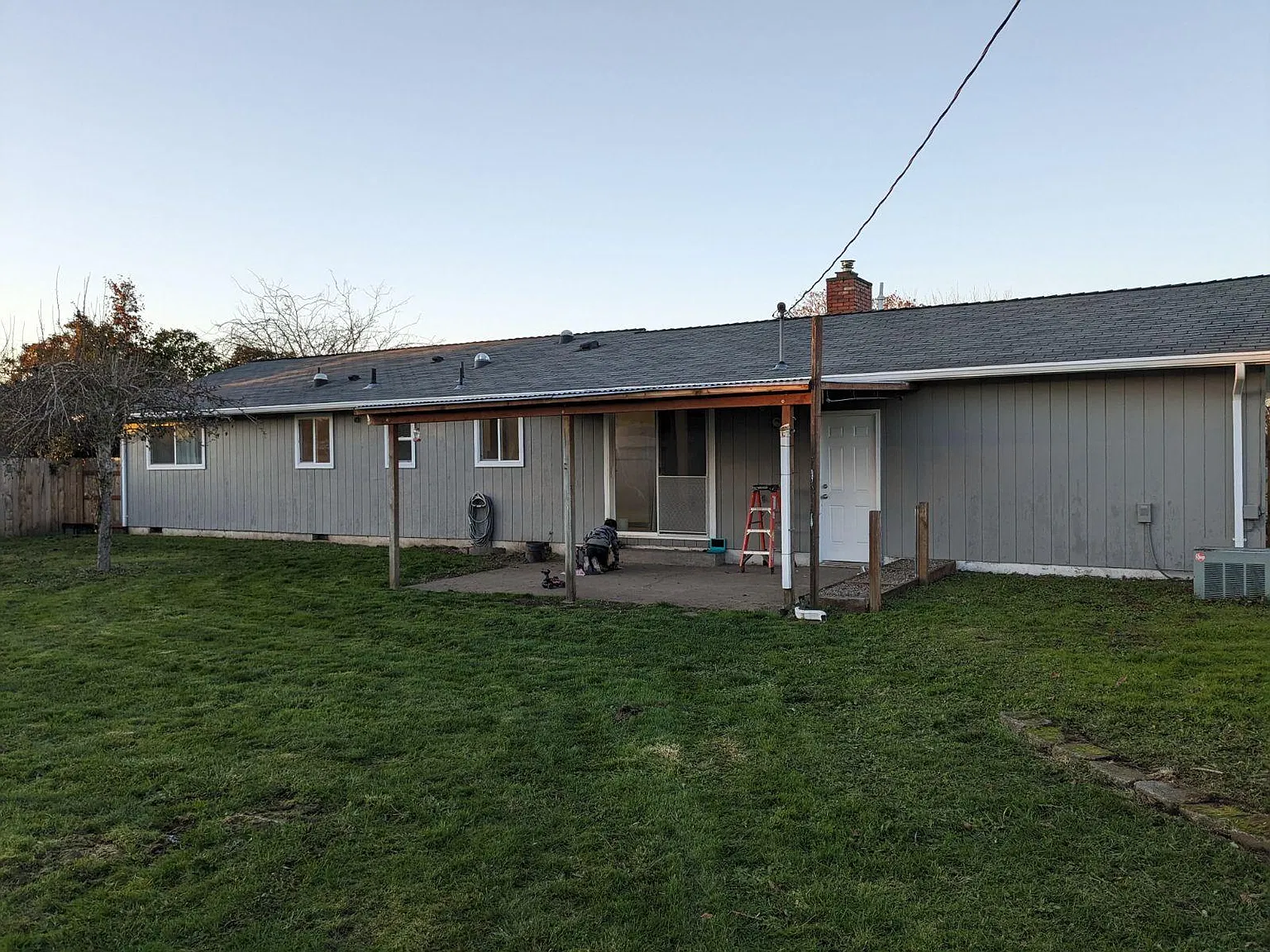 3 bed, 1.5 bath, 1228 sqft, $2,000 — Photo 2