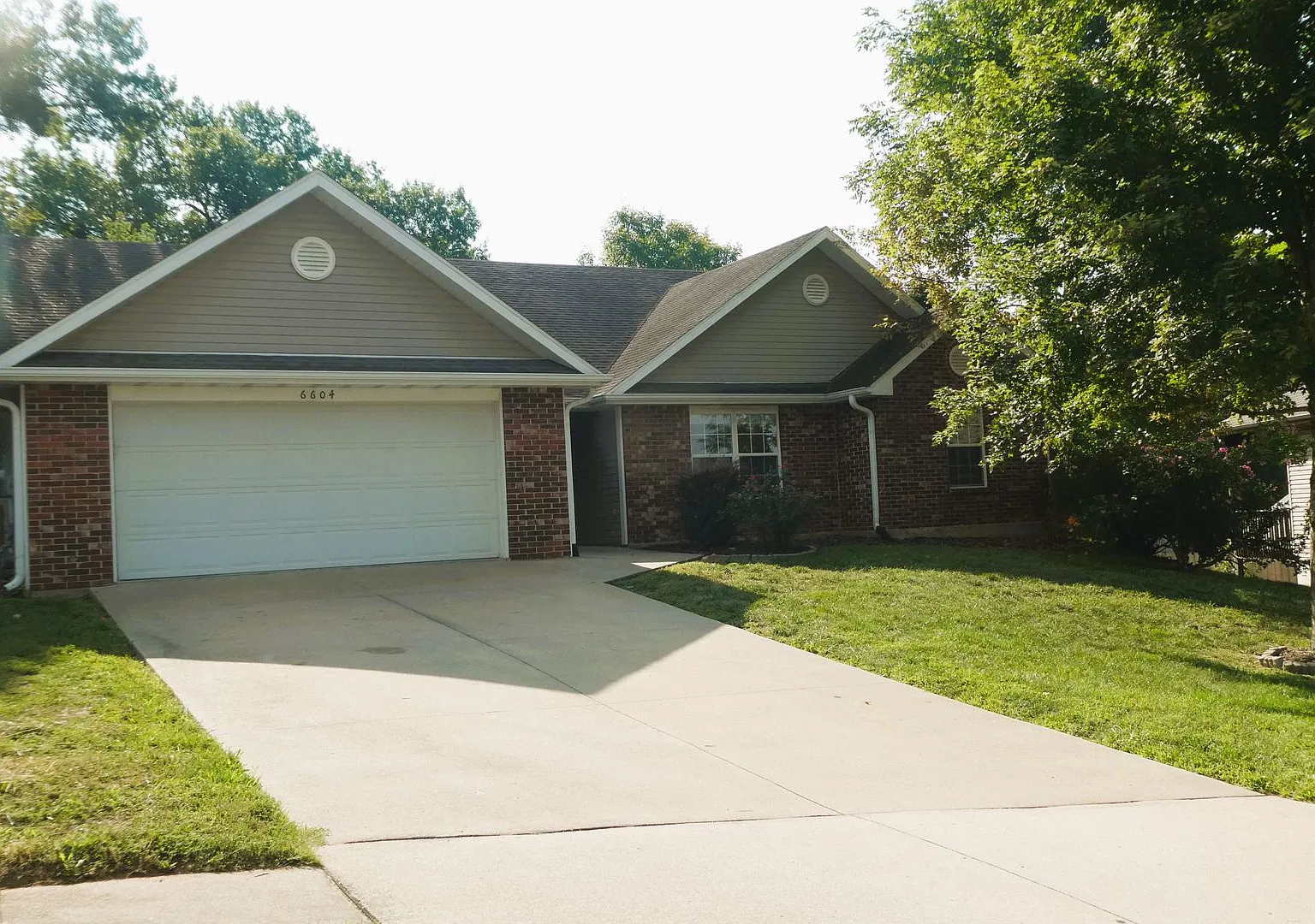 4 Bedroom Home, South Columbia with a short term option to 5/31/27 — Photo 1