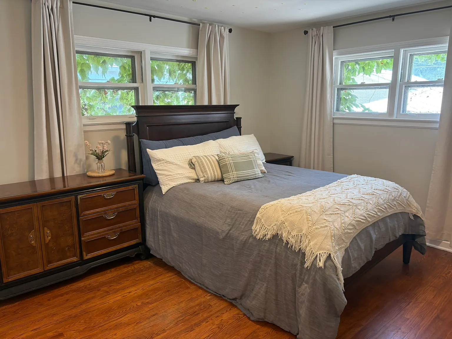3 bed, 1231 sqft, $3,900 — Photo 4